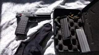 Pistola Kel-Tec modelo PMR-30, de calibre .22, apreendida pela Polícia Federal em MS. (Foto: Polícia Federal)