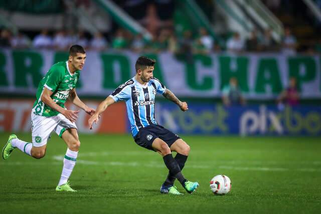 Com um a menos, Gr&ecirc;mio segura empate com Chapecoense pela S&eacute;rie B