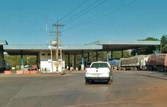 Ap&oacute;s dia de protesto, caminhoneiros liberam fronteira com a Bol&iacute;via 