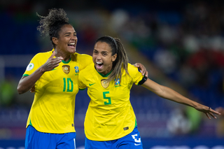 Comemoração das jogadoras durante a partida desta noite. (Foto: Thais Magalhães/CBF)