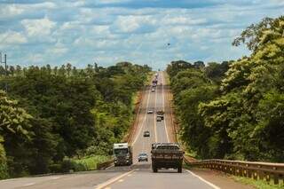 MS conta com aproximadamente 20 mil quilômetros de rodovias, sendo 845,4 km da BR-163 (Foto: Henrique Kawaminami)