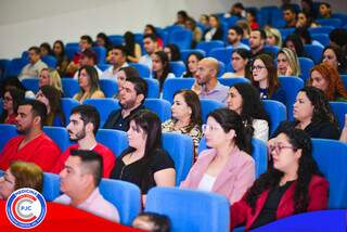 Plateia ficou lotada para o lançamento da revista científica. (Foto: Assessoria)