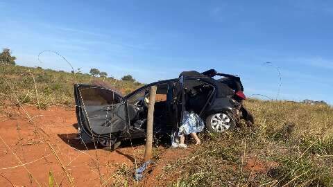 Duas mulheres morrem e homem fica ferido em colis&atilde;o entre carro e caminh&atilde;o 