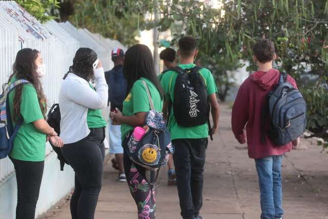 Para adolescentes, rever amigos &eacute; maior fator de anima&ccedil;&atilde;o na volta &agrave;s aulas