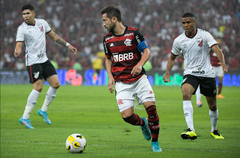 Flamengo e Athletico-PR empatam em 0 a 0 no jogo de ida da Copa do Brasil 