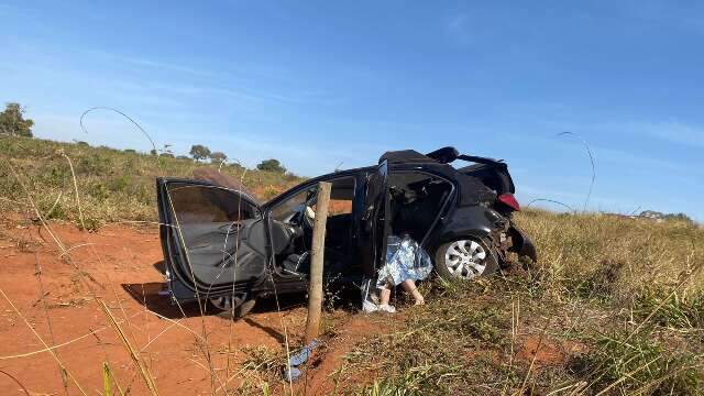 Duas mulheres morrem e homem fica ferido em colis&atilde;o entre carro e caminh&atilde;o 