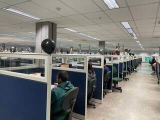 Agentes de atendimento durante trabalho em call center. (Foto: Divulgação | Tahto)