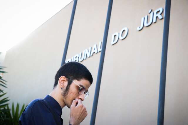 Do pres&iacute;dio, r&eacute;u ligou para filho de v&iacute;tima de feminic&iacute;dio para justificar crime