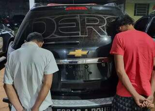 Foragidos por tr&aacute;fico saem pulando muros de resid&ecirc;ncias, mas acabam presos 