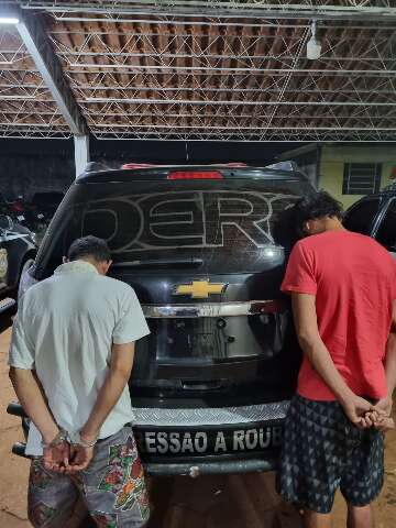 Foragidos por tr&aacute;fico saem pulando muros de resid&ecirc;ncias, mas acabam presos 