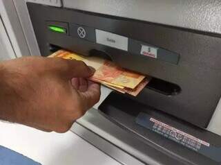Funcionário público municipal já pode movimentar dinheiro no 5º dia útil (Foto: Kísie Ainoã/Arquivo)