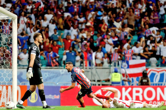 Com gols no segundo tempo, Bahia vence o N&aacute;utico por 3 a 0