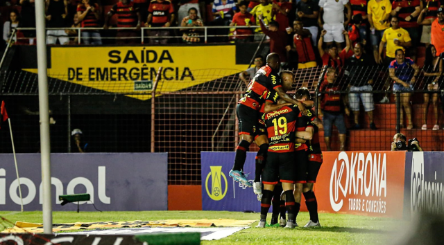 Sport apresenta Vagner Love &agrave; torcida e bate Guarani pela S&eacute;rie B