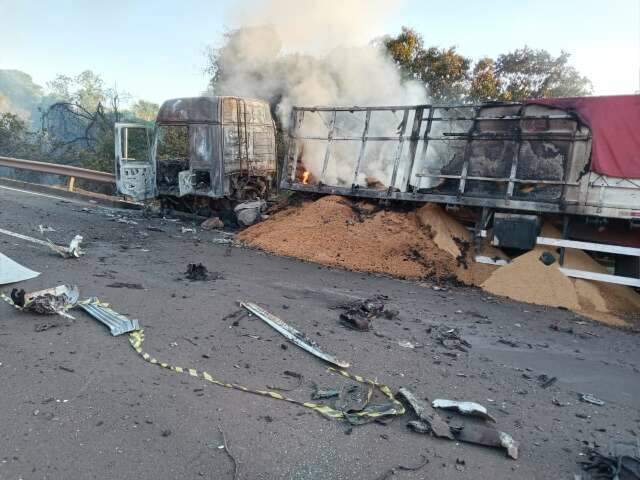 Militares garantem que inc&ecirc;ndio causado ap&oacute;s acidente na BR-163 foi extinto