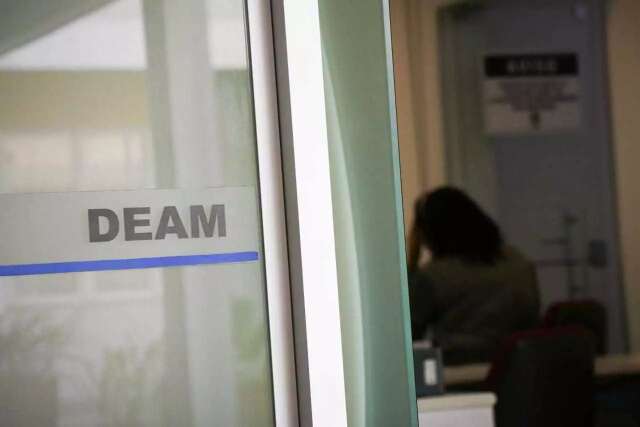 Homem &eacute; demitido de escrit&oacute;rio pol&iacute;tico ap&oacute;s den&uacute;ncia de ass&eacute;dio contra colega