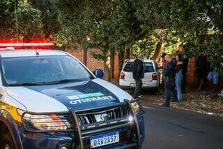 Adolescente de 17 anos bate carro em muro de ch&aacute;cara no Jardim Leblon