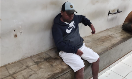 Homem mata esposa a facadas e passa quatro dias com o corpo 