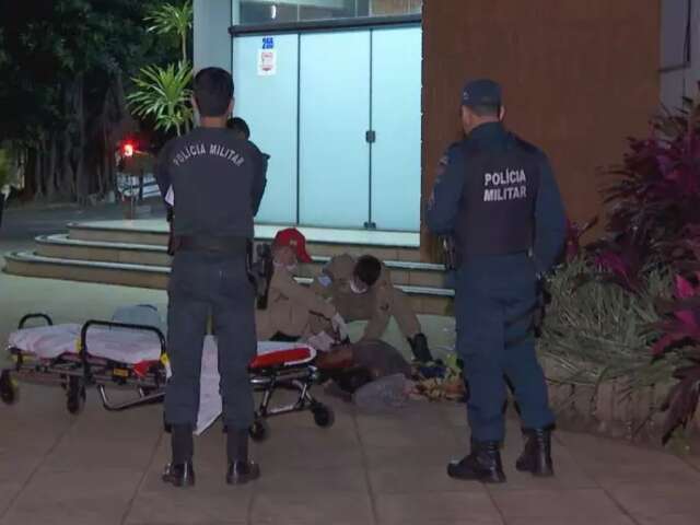 Ao tentar furtar fios de igreja, ladr&atilde;o cai de telhado e tem fratura exposta