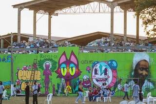 Muros da UTR agora estão coloridos e grafites revelam a importância dos catadores de reciclagens. (Foto: Henrique Kawaminami)