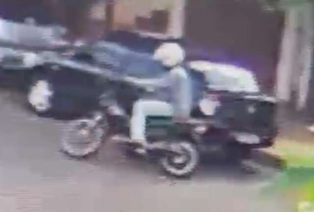 Mulher tem motocicleta furtada em frente ao servi&ccedil;o em plena luz do dia