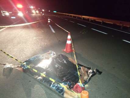 Andarilho morre atropelado por carreta na BR-163