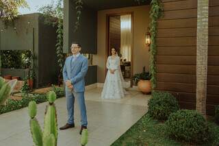 The first broken tradition was the dress: Ricardo saw Samara in her wedding dress before the ceremony and before the guests.  (Photo: Allan Kaiser)