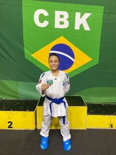 Atleta Letícia Mendes, após participação em torneio nacional (Foto: Arquivo Pessoal)