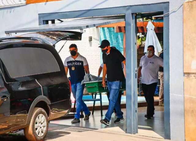 Sem receber, funer&aacute;rias amea&ccedil;am deixar de remover corpos em locais de crime