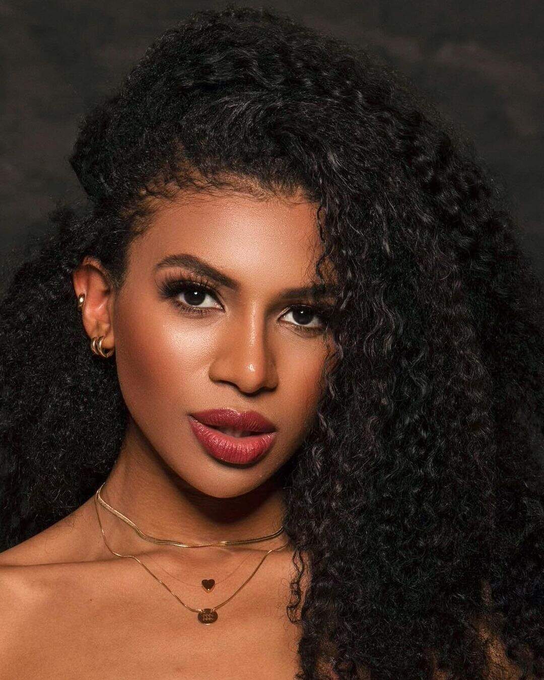 Nayara assuncao