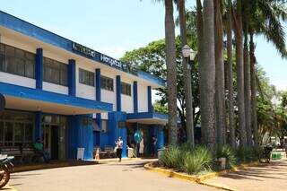 Hospital da Vida, em Dourados, onde baleado está internado sob custódia da PM (Foto: Divulgação)