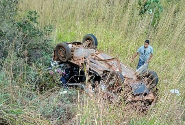 Agr&ocirc;noma morre em acidente entre Uno e caminhonete na BR-463