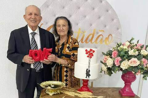 Em 61 anos juntos, casal foi de união arranjada a cuidado com os mortos