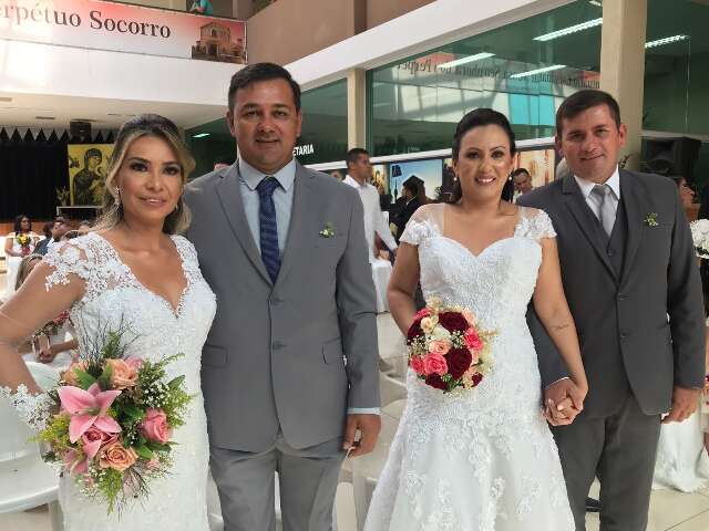 Casamento coletivo fez irm&atilde;os subirem ao altar no mesmo dia e hor&aacute;rio