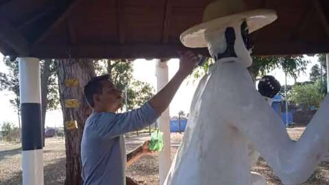 Umbandista desde pequeno, Henrique decidiu restaurar monumento do Preto Velho