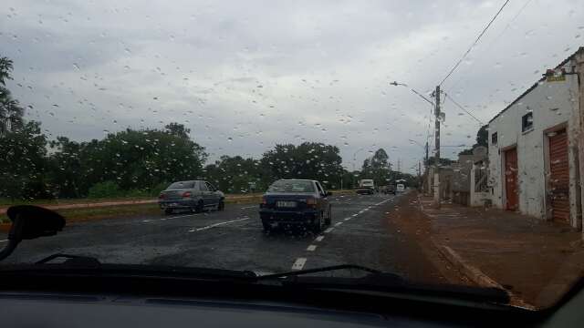 Chuva &quot;t&iacute;mida&quot; &eacute; registrada em v&aacute;rios pontos da Capital ap&oacute;s 26 dias de seca