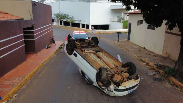 Mulher Perde Controle E Capota Veículo Após Atingir árvore Capital Campo Grande News 