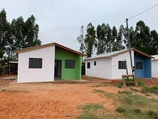 Novas casas que serão entregues nesta segunda-feira garantem conforto e dignidade. (Foto: Divulgação) 
