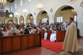 Casamento coletivo realizado no sábado, 06, na Igreja Nossa Senhora Perpétuo Socorro. (Foto: Assessoria Santuário)