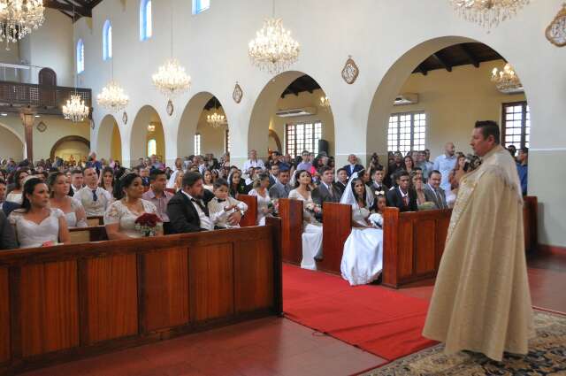 Casar na igreja &eacute; algo dispens&aacute;vel para 59% das pessoas