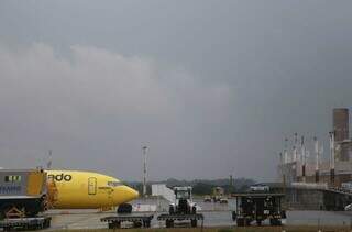Tempo nublado no aeroporto de Campo Grande (Foto: Marcos Maluf)