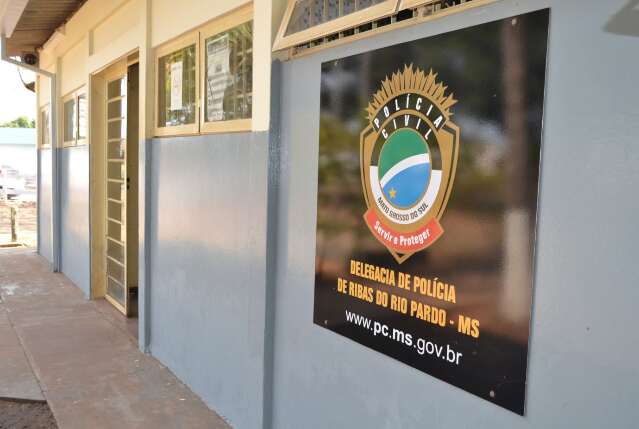 Jovem &eacute; trancada em quarto pelo namorado e torturada com choques