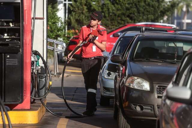 Puxada pela gasolina, infla&ccedil;&atilde;o de julho cai 0,95% em Campo Grande 