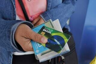 Agora beneficiários do Auxílio Brasil podem fazer empréstimos consignados. (Foto: Paulo Francis)