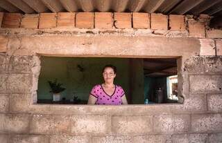 A dona de casa Aparecida Pereira diz que aumento de preços tem adiado construção de empreendimento. (Foto: Marcos Maluf)
