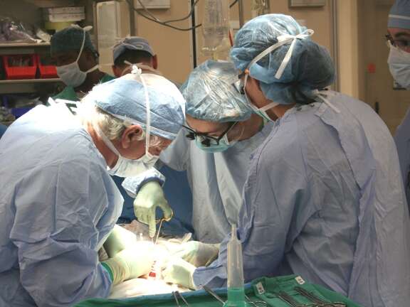 Com contrato vencido, transplantes são suspensos, para frustração de 473 pessoas