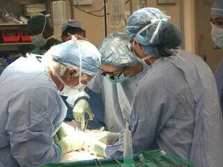 Cirurgias de transplante realizada no ano passado, na Santa Casa. (Foto: Divulgação/Governo Federal)