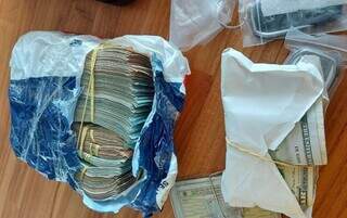 Dinheiro apreendido durante buscas da Polícia Federal nesta manhã. (Foto: PF/Divulgação)
