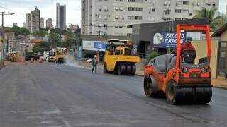 Máquinas executando a requalificação da Rui Barbosa no Centro. (Foto: Divulgação) 