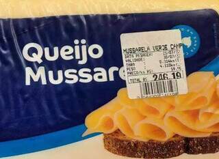 Peça de 4kg de queijo chega a custar R$ 246 em atacadista da Capital. (Foto: Geniffer Rafaela)