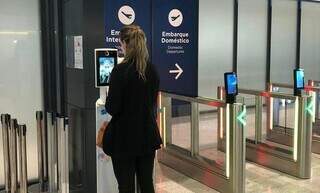Biometria chega aos aeroportos brasileiros com a justificativa de mais segurança e agilização de tempo - Foto: Reprodução